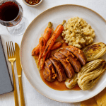 accompagnement canard à l'orange sur assiette élégante