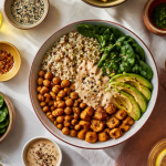 Nourriture healthy bowl quinoa avocat pois chiches