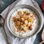 C est quoi le skyr : bol de skyr épais aux flocons d’avoine