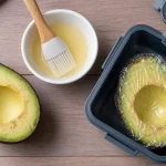 Conserver avocat ouvert : citron, huile ou oignon pour limiter le brunissement de l’avocat